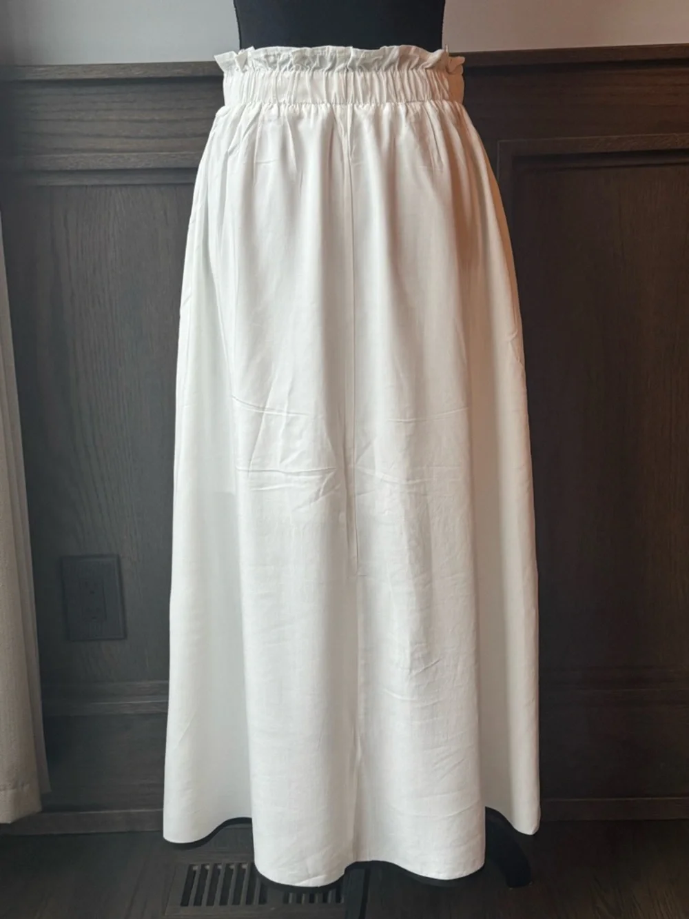 Women's white  Skirt with Elastic Waist and Black Bow and trim Detail NWOT M - Picture 4 of 8